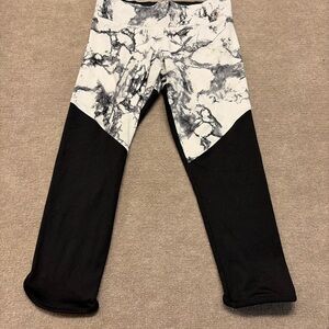 PINK Victoria's Secret Black and White Marble Leggings 1704
